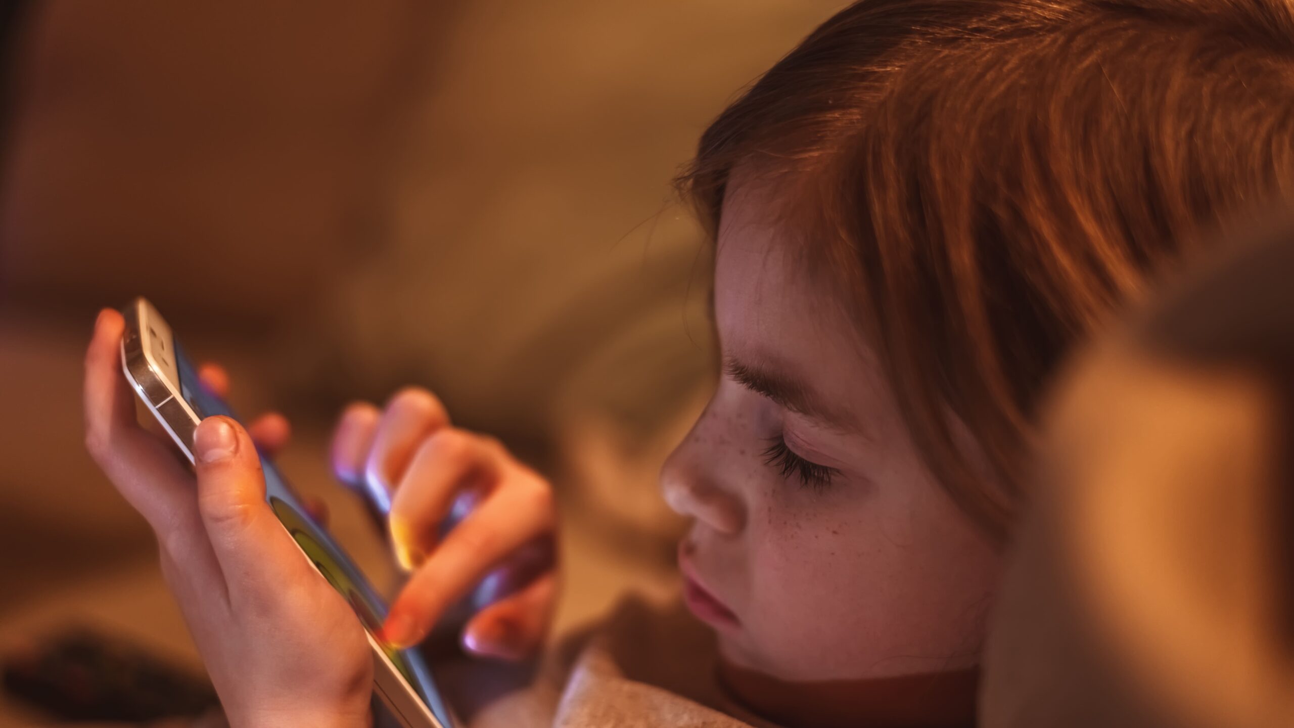 child-using-phone-in-a-dark-room-2026-03-19-04-11-17-utc_Crop Image (1)